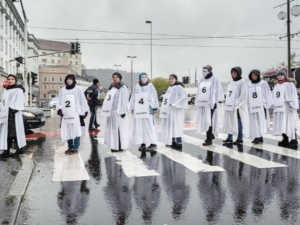 Brückenaktion – Kundgebung gegen Gewalt gegen Frauen