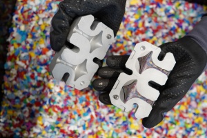 PLASTIC GARAGE Make & Meet