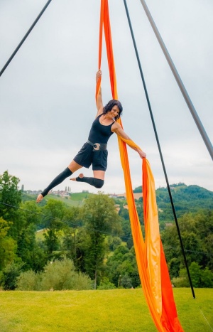 Aerial Silk Beginner-Kurs für Erwachsene (Luftakrobatik, Vertikaltuchakrobatik)