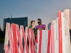 Das Zimmer:  Kunst­ge­spräch & Dis­kus­si­on – Decon­s­truc­ting Girls*