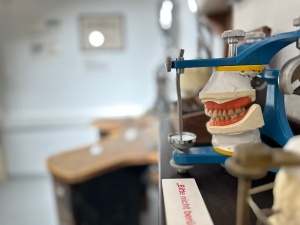 Die Geschichte der Zahnheilkunde und Zahntechnik