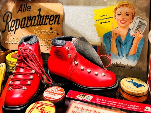 Historische Schuhe und Schuhmacherei