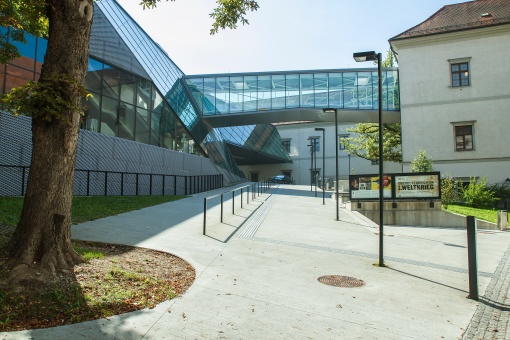 Kuratorinnenführung: Dietmar Brehm – Punkt und Echo