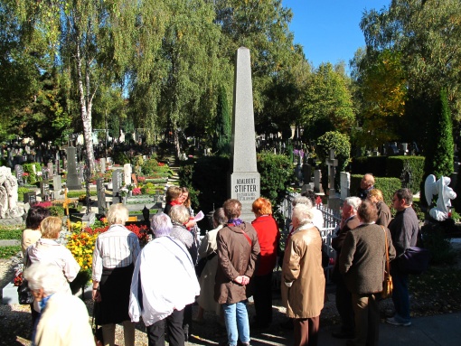 Natur trifft Erinnerung: Der St. Barbara Friedhof als grüner Friedhof