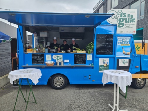 IS NU GUAT Foodtruck on tour: Kostproben aus geretteten Lebensmitteln