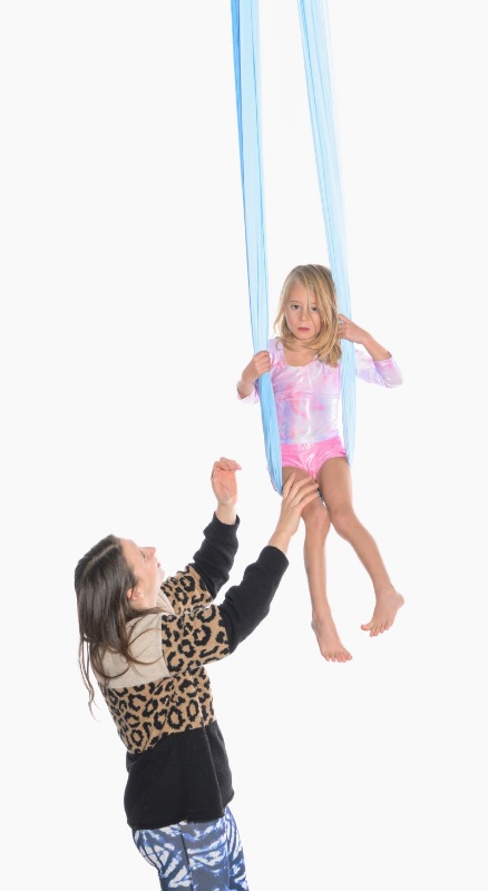Schnupperstunde Luftakrobatik für Kinder und Teenager (Luftakrobatik, Vertikaltuch, Luftreifen, Trapez)