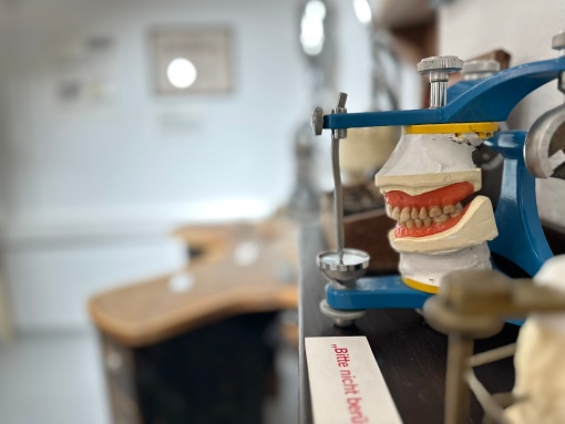 Die Geschichte der Zahnheilkunde und Zahntechnik